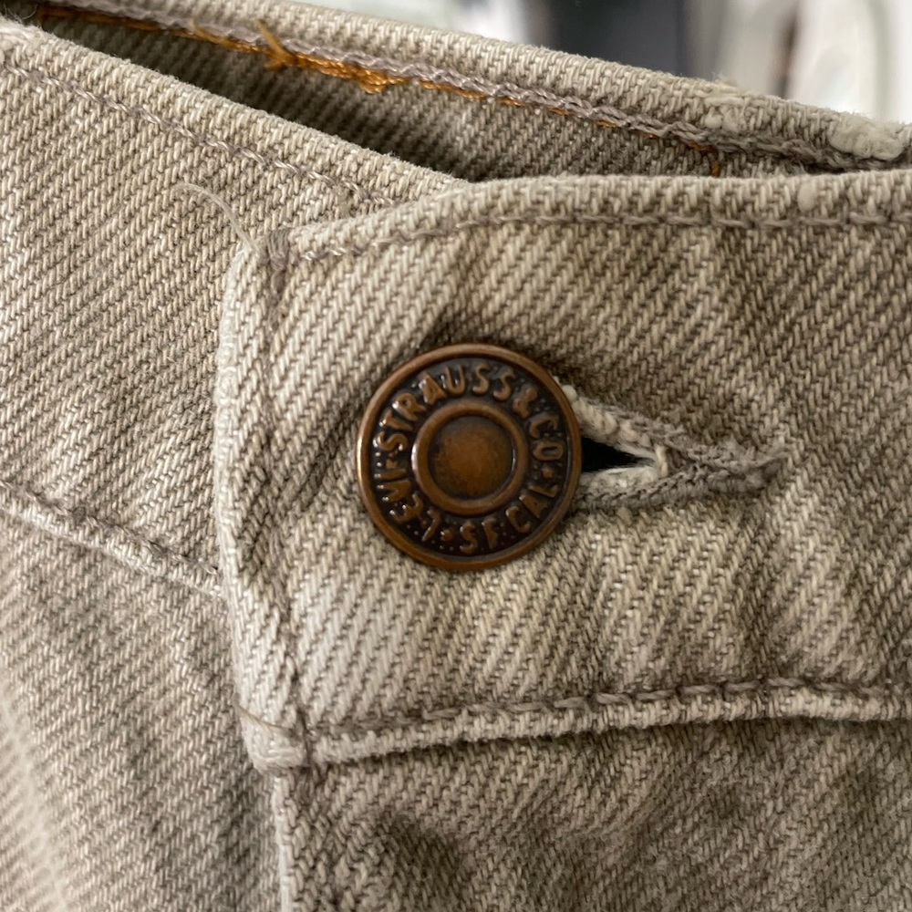 Levi's Olive Green 501 Cut-Off high-waisted shorts - Picture 5 of 11
